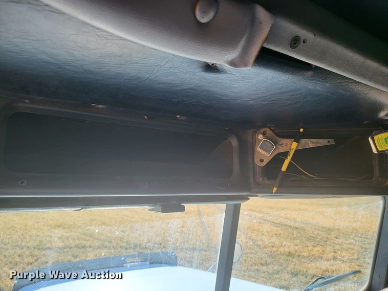 image for item DH1749 2002 Freightliner FLD  semi truck