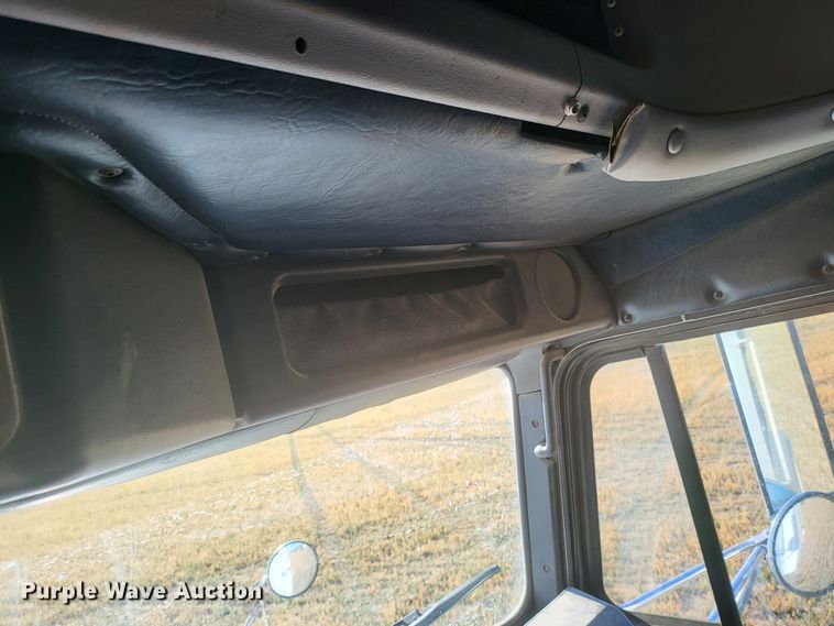 image for item DH1749 2002 Freightliner FLD  semi truck