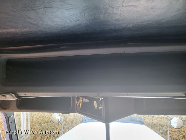 image for item DH1749 2002 Freightliner FLD  semi truck