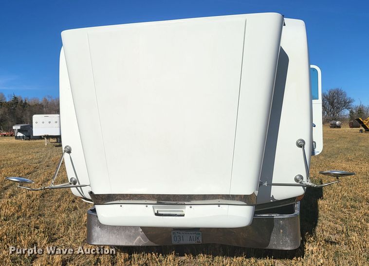 image for item DH1749 2002 Freightliner FLD  semi truck