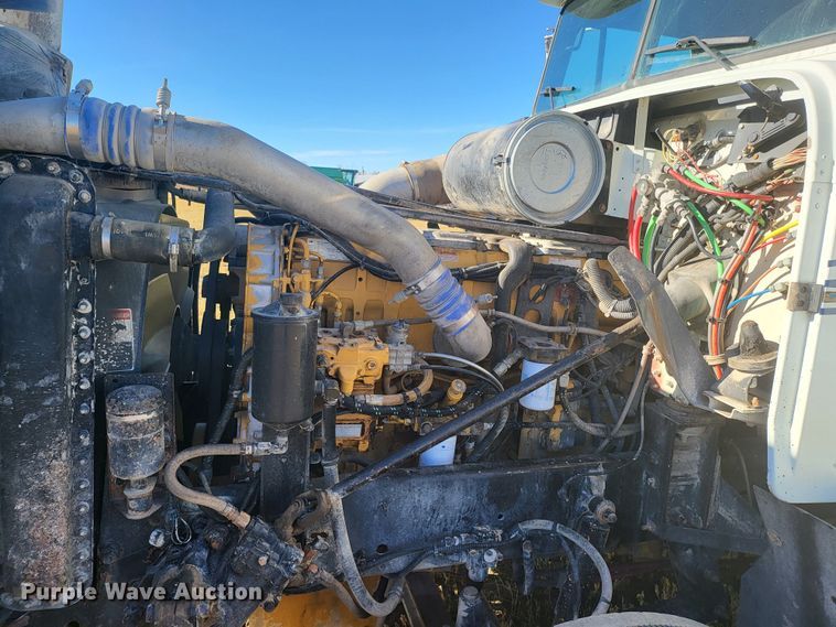 image for item DH1749 2002 Freightliner FLD  semi truck