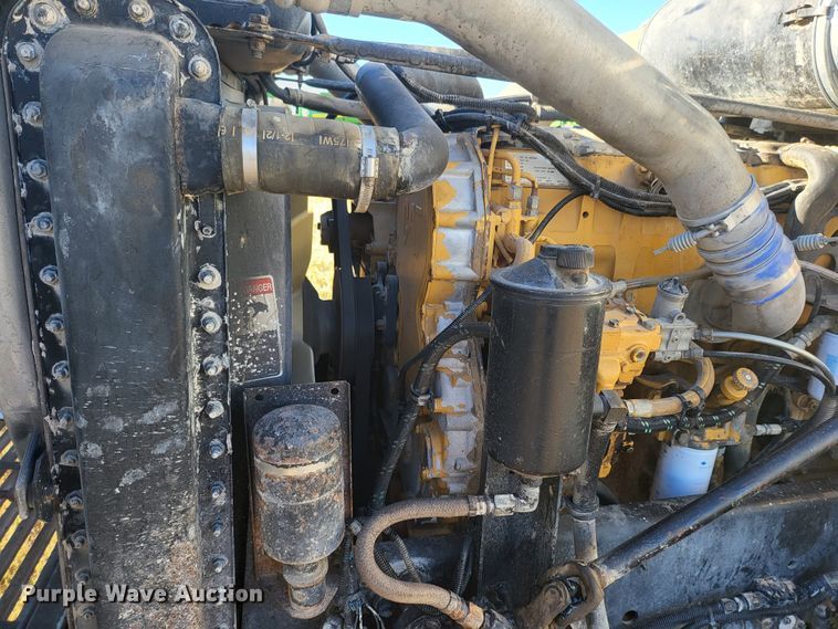 image for item DH1749 2002 Freightliner FLD  semi truck