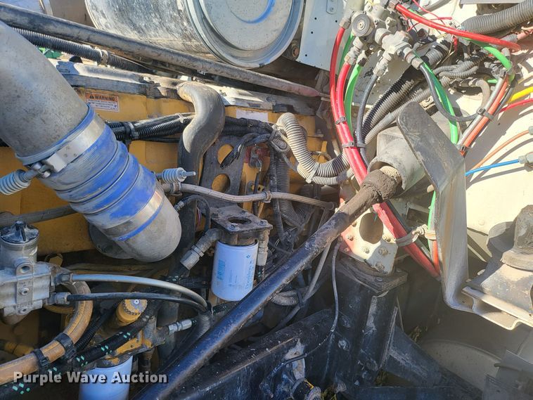 image for item DH1749 2002 Freightliner FLD  semi truck