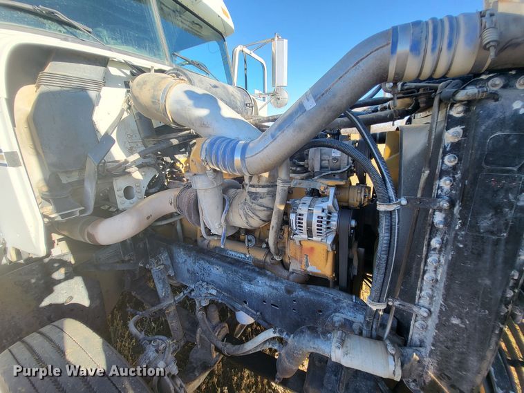 image for item DH1749 2002 Freightliner FLD  semi truck