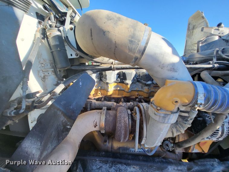 image for item DH1749 2002 Freightliner FLD  semi truck