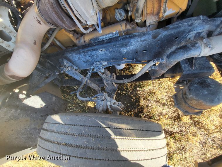 image for item DH1749 2002 Freightliner FLD  semi truck