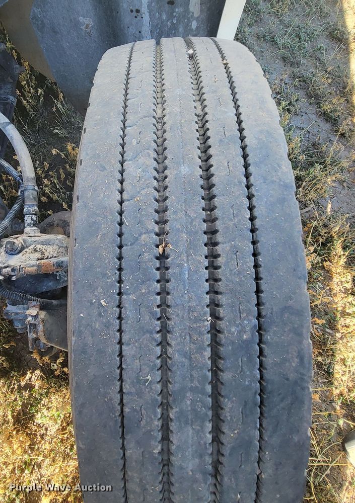 image for item DH1749 2002 Freightliner FLD  semi truck