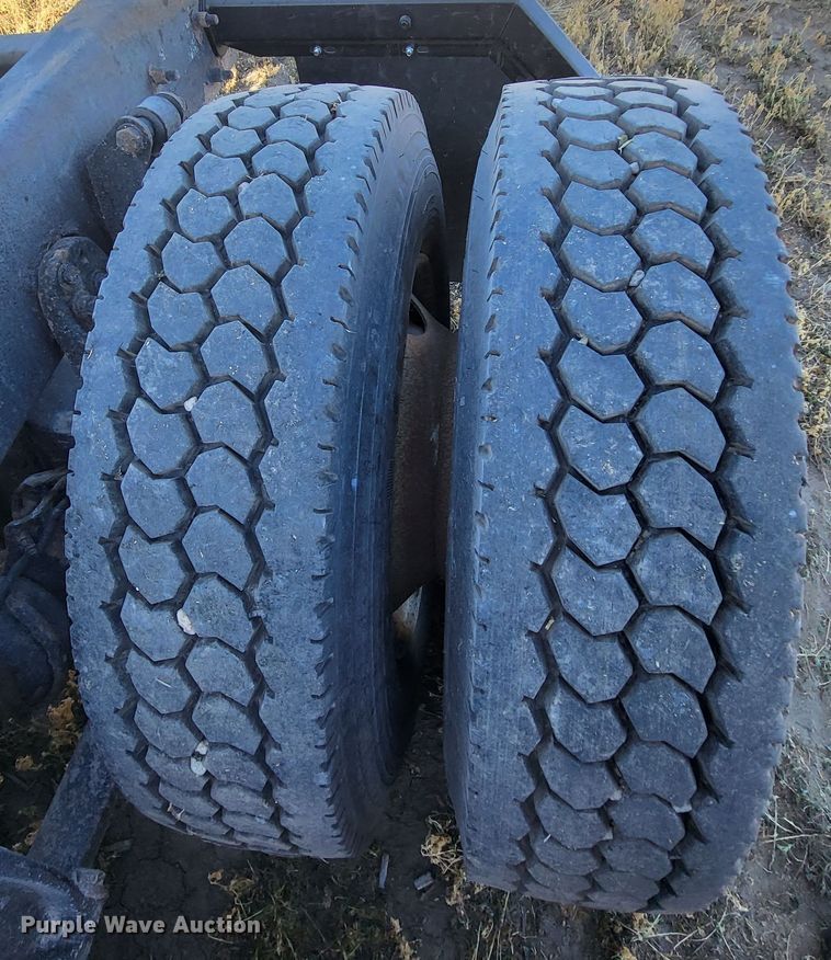 image for item DH1749 2002 Freightliner FLD  semi truck