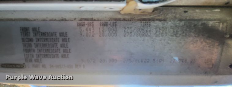 image for item DH1749 2002 Freightliner FLD  semi truck