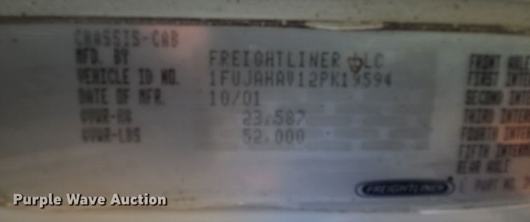 image for item DH1749 2002 Freightliner FLD  semi truck