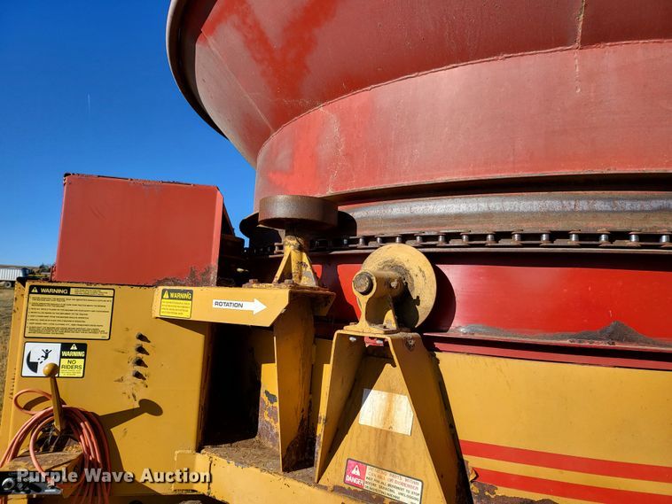 image for item DH1754 HayBuster Big Bite H1000  bale processor