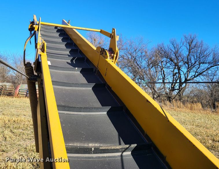 image for item DH1754 HayBuster Big Bite H1000  bale processor