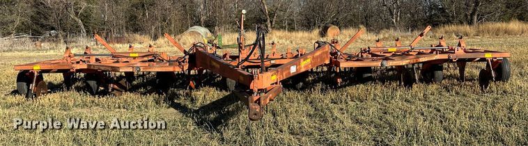 image for item DH1759 Sunflower 3670-35  sweep plow