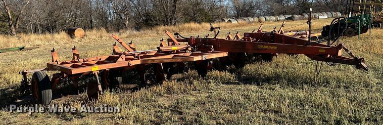 image for item DH1759 Sunflower 3670-35  sweep plow