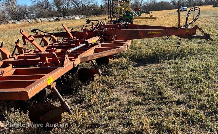 image for item DH1759 Sunflower 3670-35  sweep plow