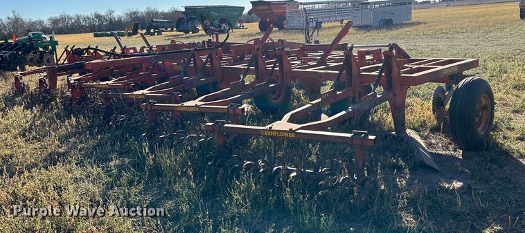 image for item DH1759 Sunflower 3670-35  sweep plow