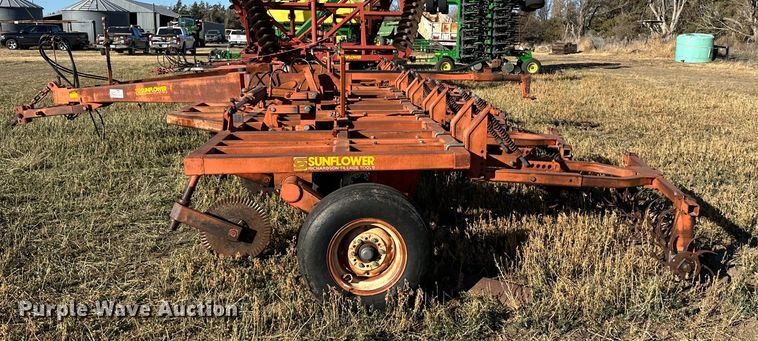 image for item DH1759 Sunflower 3670-35  sweep plow