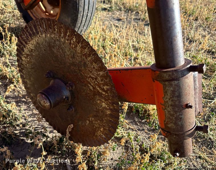 image for item DH1759 Sunflower 3670-35  sweep plow