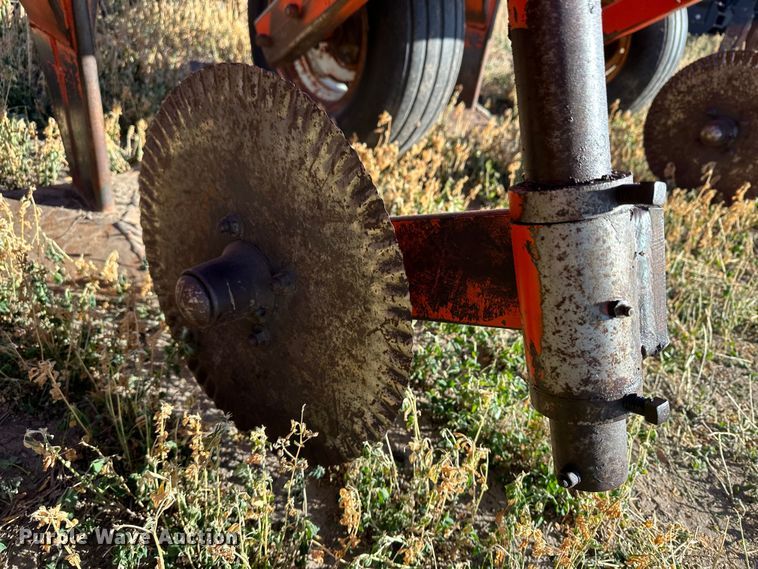 image for item DH1759 Sunflower 3670-35  sweep plow