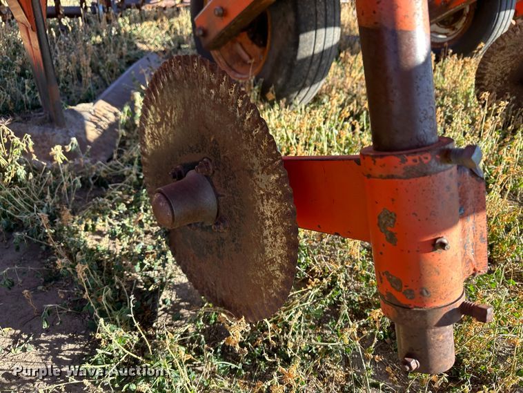 image for item DH1759 Sunflower 3670-35  sweep plow