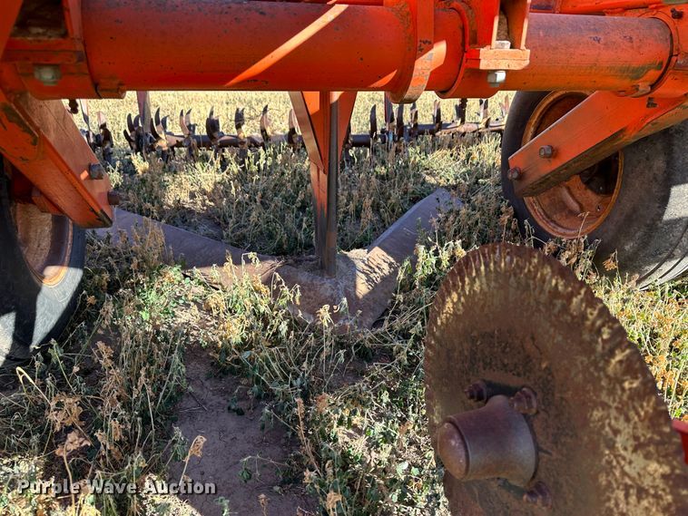 image for item DH1759 Sunflower 3670-35  sweep plow