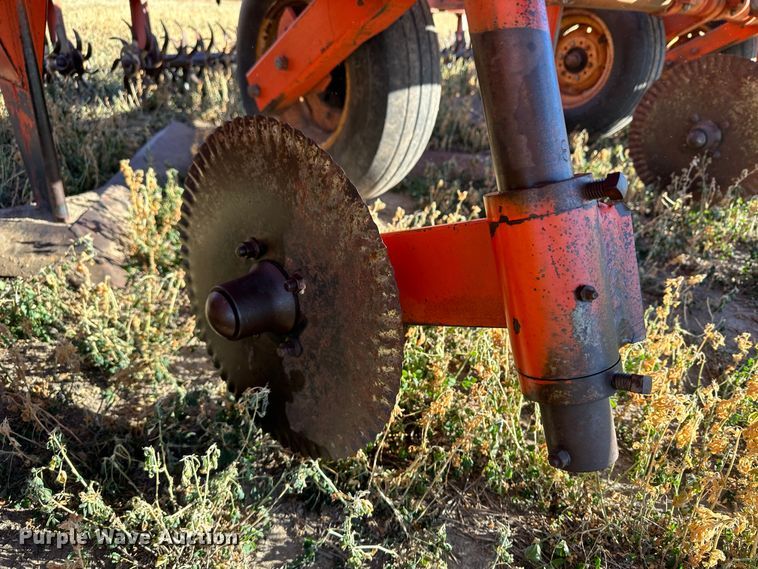 image for item DH1759 Sunflower 3670-35  sweep plow