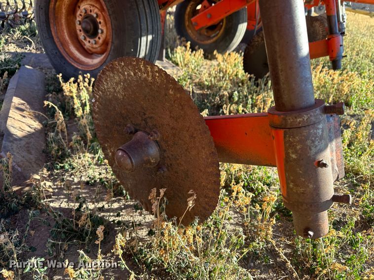 image for item DH1759 Sunflower 3670-35  sweep plow