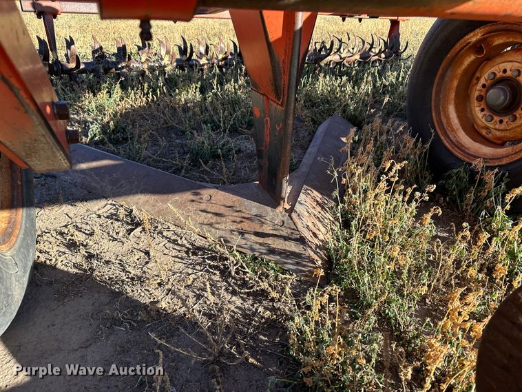 image for item DH1759 Sunflower 3670-35  sweep plow