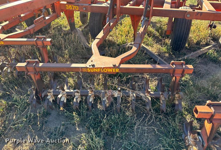 image for item DH1759 Sunflower 3670-35  sweep plow