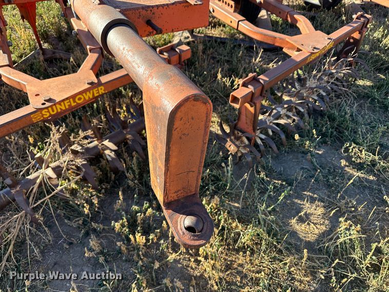 image for item DH1759 Sunflower 3670-35  sweep plow