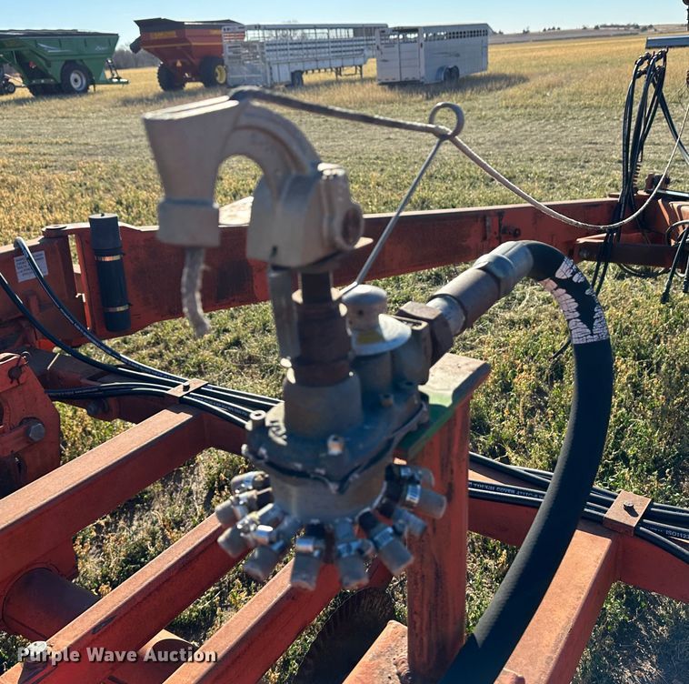 image for item DH1759 Sunflower 3670-35  sweep plow