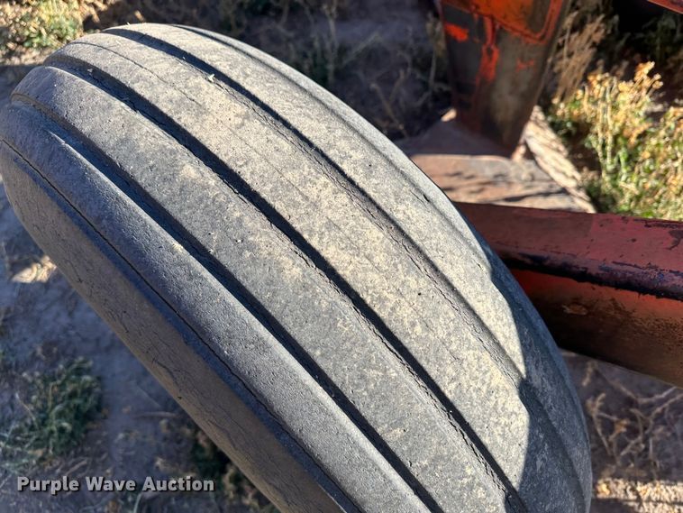 image for item DH1759 Sunflower 3670-35  sweep plow