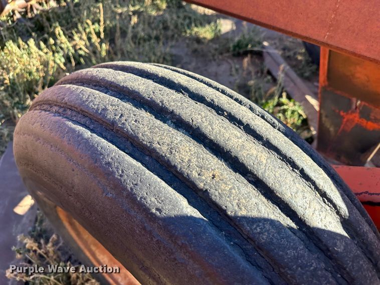 image for item DH1759 Sunflower 3670-35  sweep plow