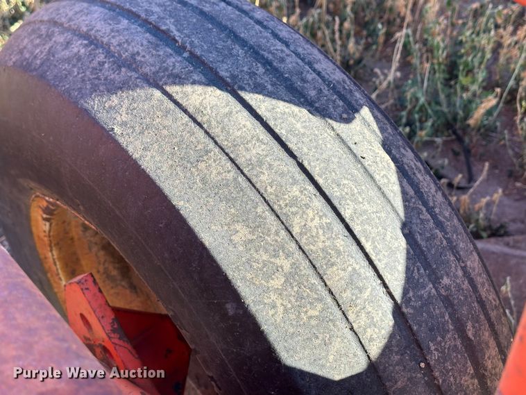 image for item DH1759 Sunflower 3670-35  sweep plow