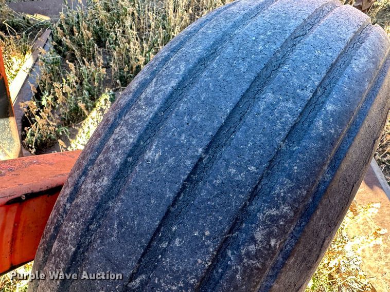 image for item DH1759 Sunflower 3670-35  sweep plow