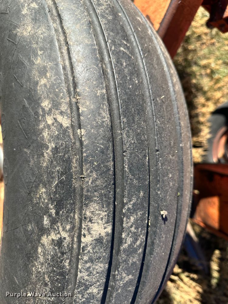 image for item DH1759 Sunflower 3670-35  sweep plow