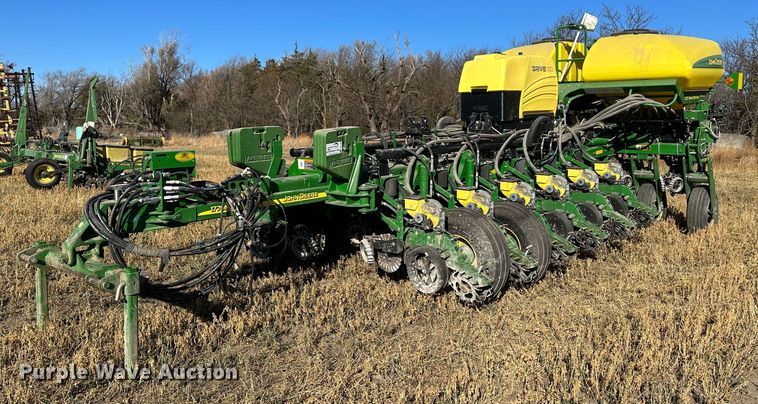 image for item DH1768 2013 John Deere 1770NT  no-till planter