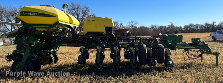 image for item DH1768 2013 John Deere 1770NT  no-till planter
