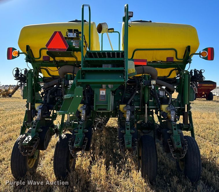 image for item DH1768 2013 John Deere 1770NT  no-till planter