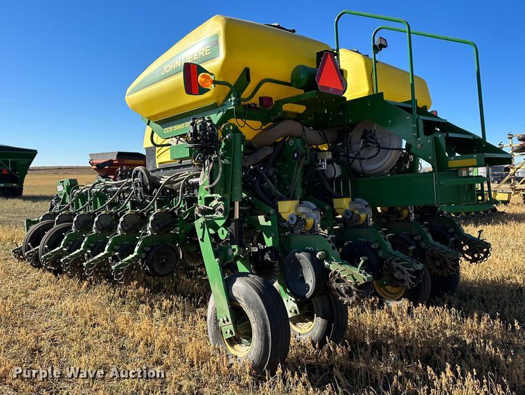 image for item DH1768 2013 John Deere 1770NT  no-till planter