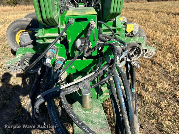 image for item DH1768 2013 John Deere 1770NT  no-till planter