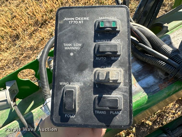 image for item DH1768 2013 John Deere 1770NT  no-till planter