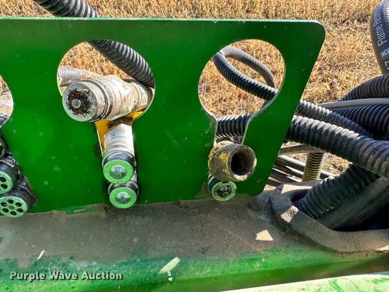 image for item DH1768 2013 John Deere 1770NT  no-till planter