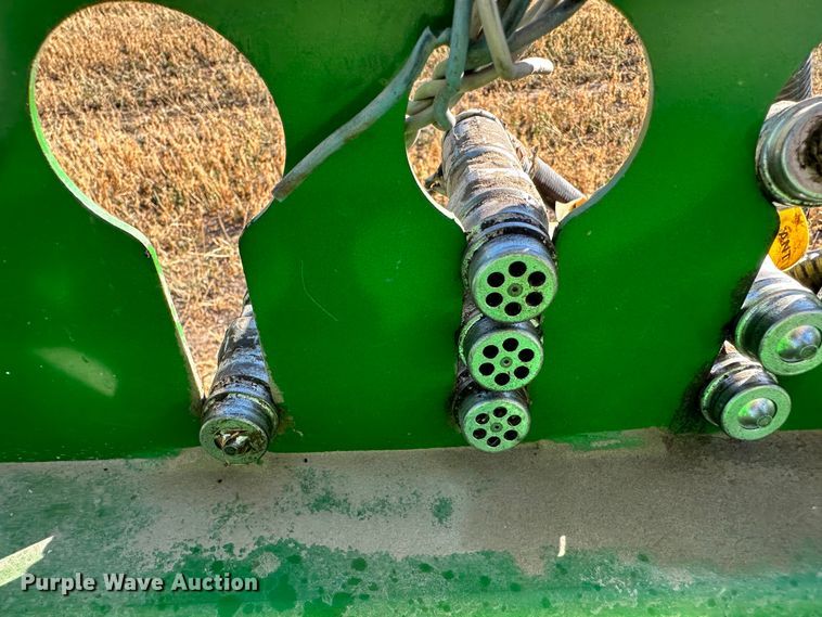 image for item DH1768 2013 John Deere 1770NT  no-till planter