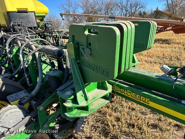 image for item DH1768 2013 John Deere 1770NT  no-till planter