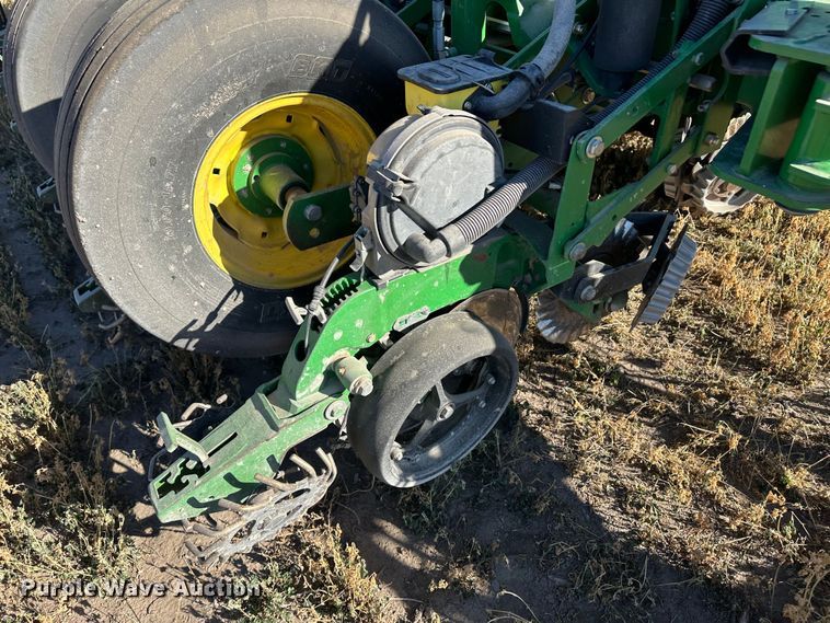 image for item DH1768 2013 John Deere 1770NT  no-till planter