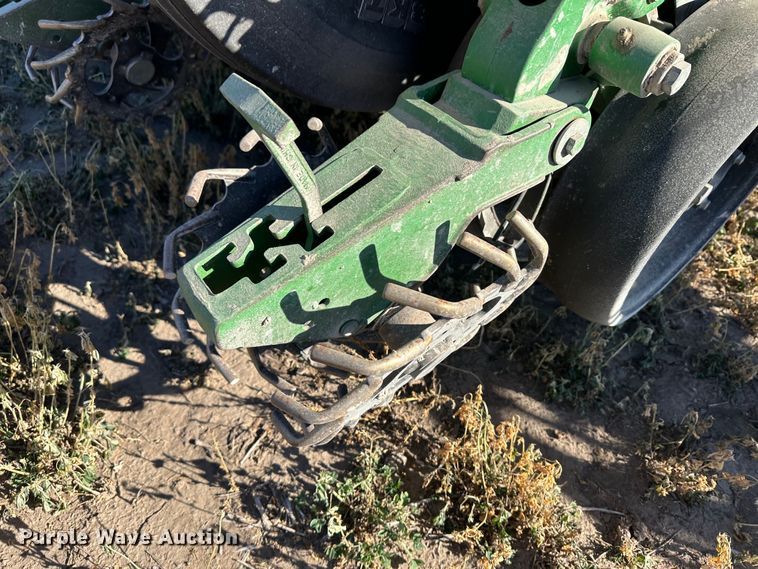 image for item DH1768 2013 John Deere 1770NT  no-till planter