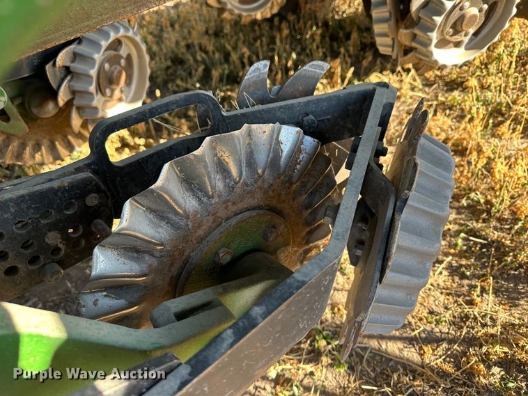 image for item DH1768 2013 John Deere 1770NT  no-till planter