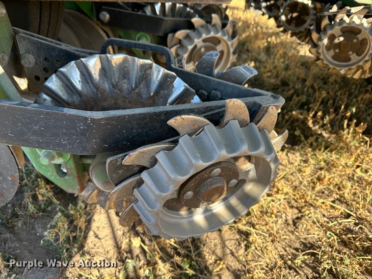 image for item DH1768 2013 John Deere 1770NT  no-till planter