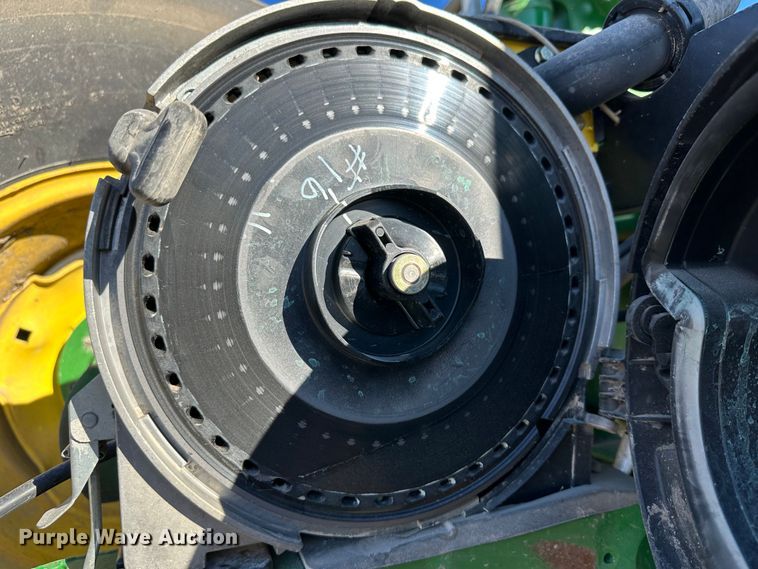 image for item DH1768 2013 John Deere 1770NT  no-till planter